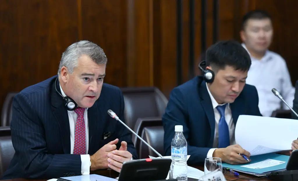 Бизнес-омбудсмен КР выступил за отмену пропусков и справок