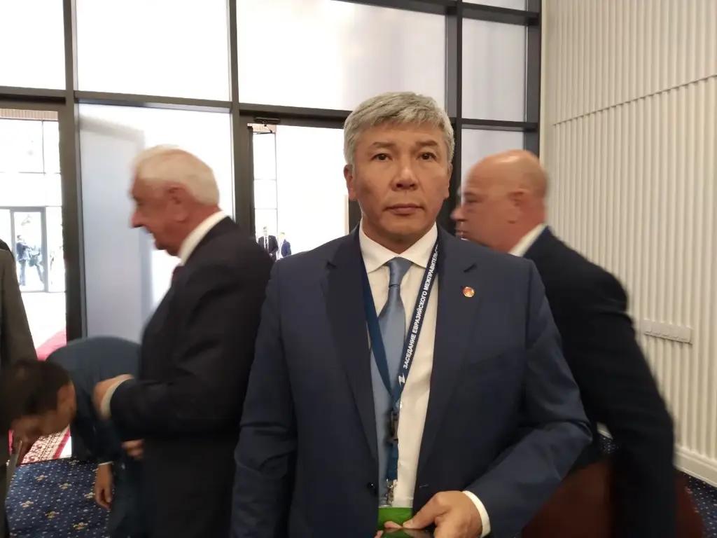 Почему на границе с РК скапливаются фуры? Отвечает министр ЕЭК