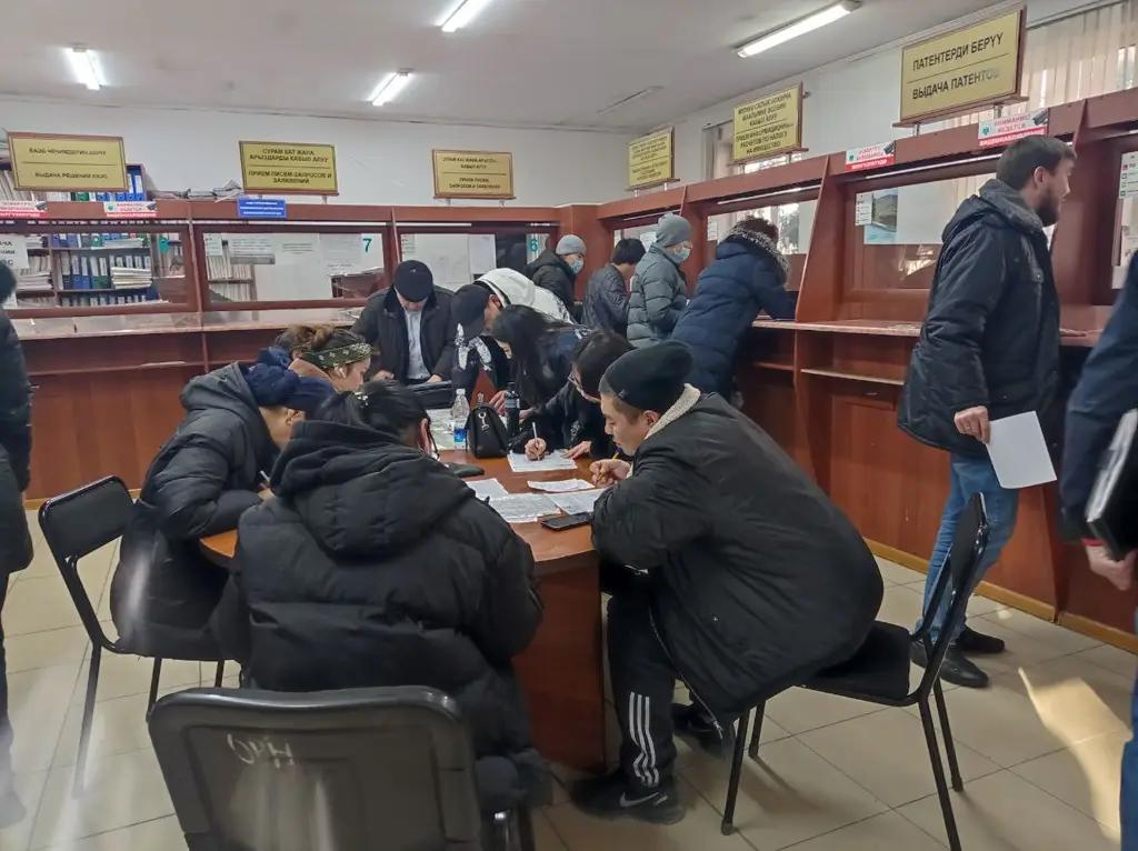 В столичных отделениях налоговой большие очереди