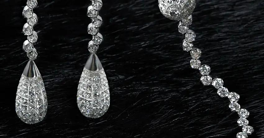 Чиновников заставят отдавать подарки государству