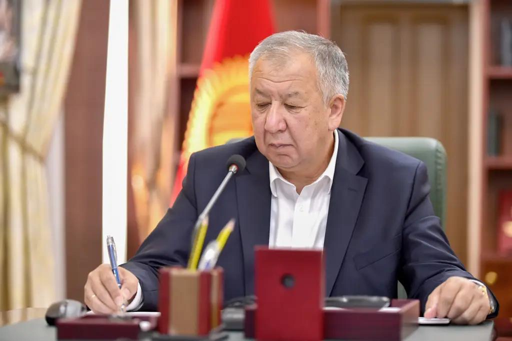 Боронов поручил упростить выдачу кредитов бизнесу