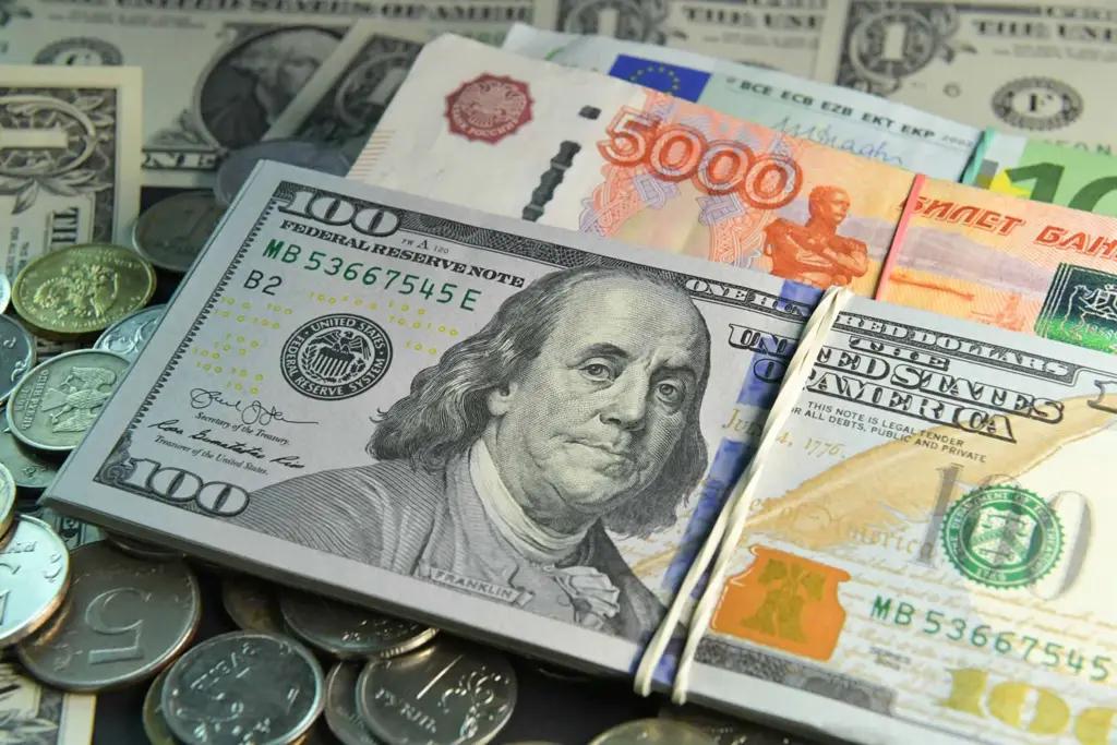 Доллар вырос на 0.49%. Курсы Центробанка на 16 сентября