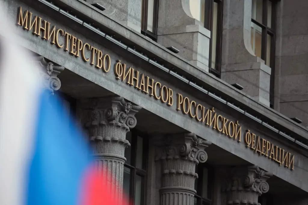 Минфин России начнет продавать золото и инвалюту