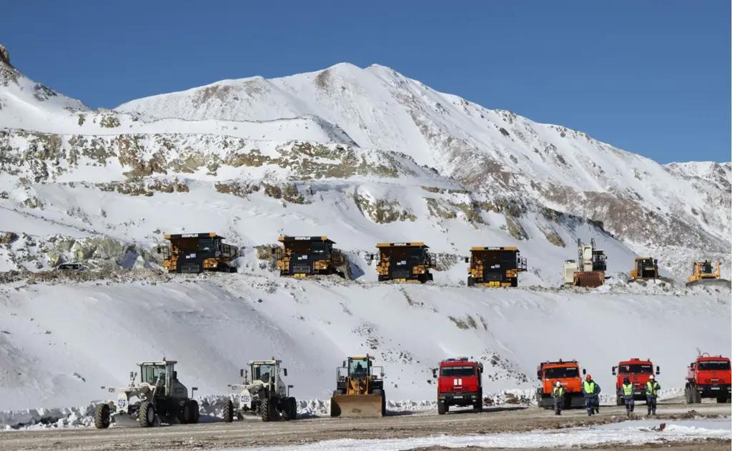Местные жители подожгли фабрику на месторождении Джеруй