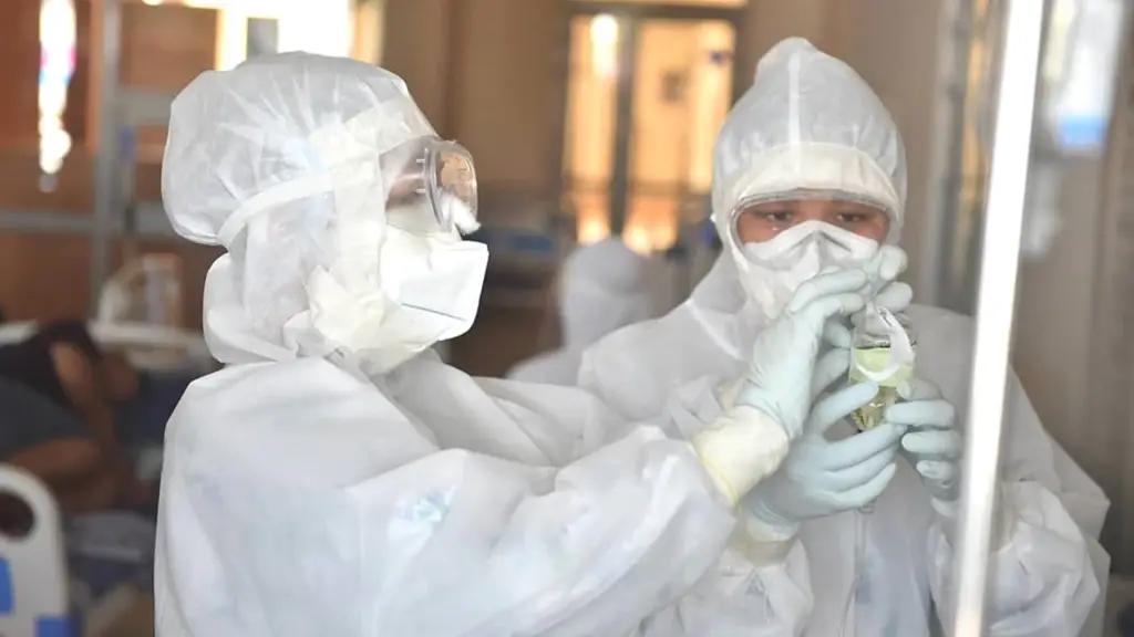 КР направит 2.2 млрд сомов на компенсации врачам и покупку вакцины