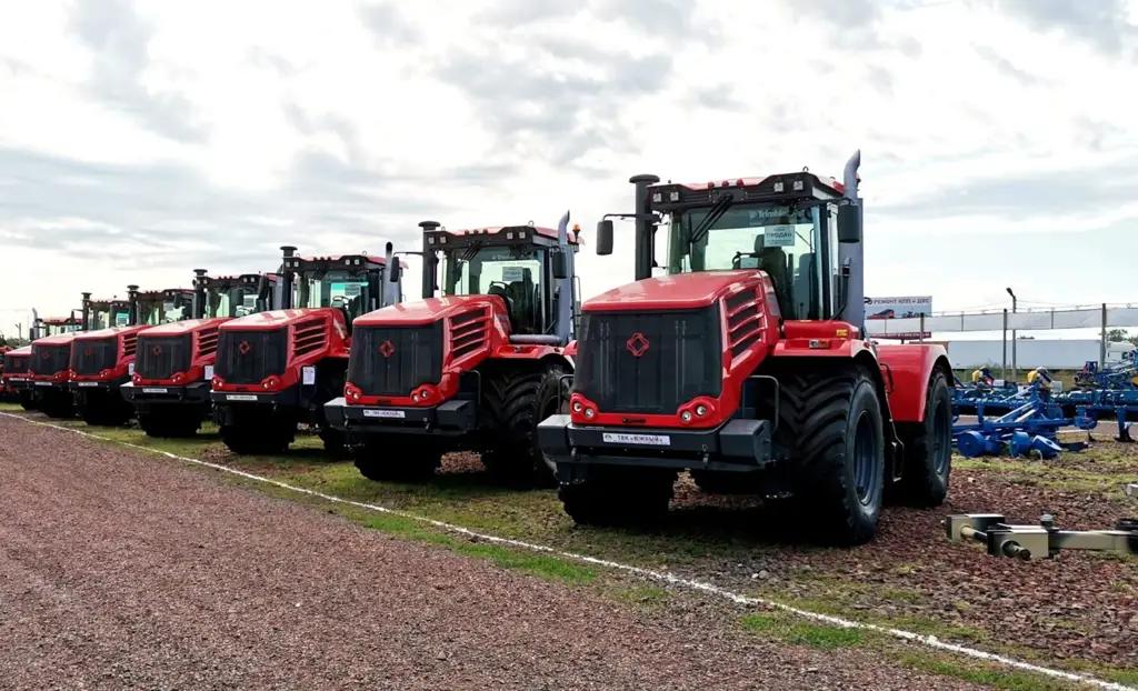 Фермеры КР получили около 700 едениц техники в Гослизинг