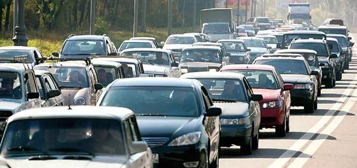 В Кыргызстане снизили ставки таможенных пошлин на автомобили