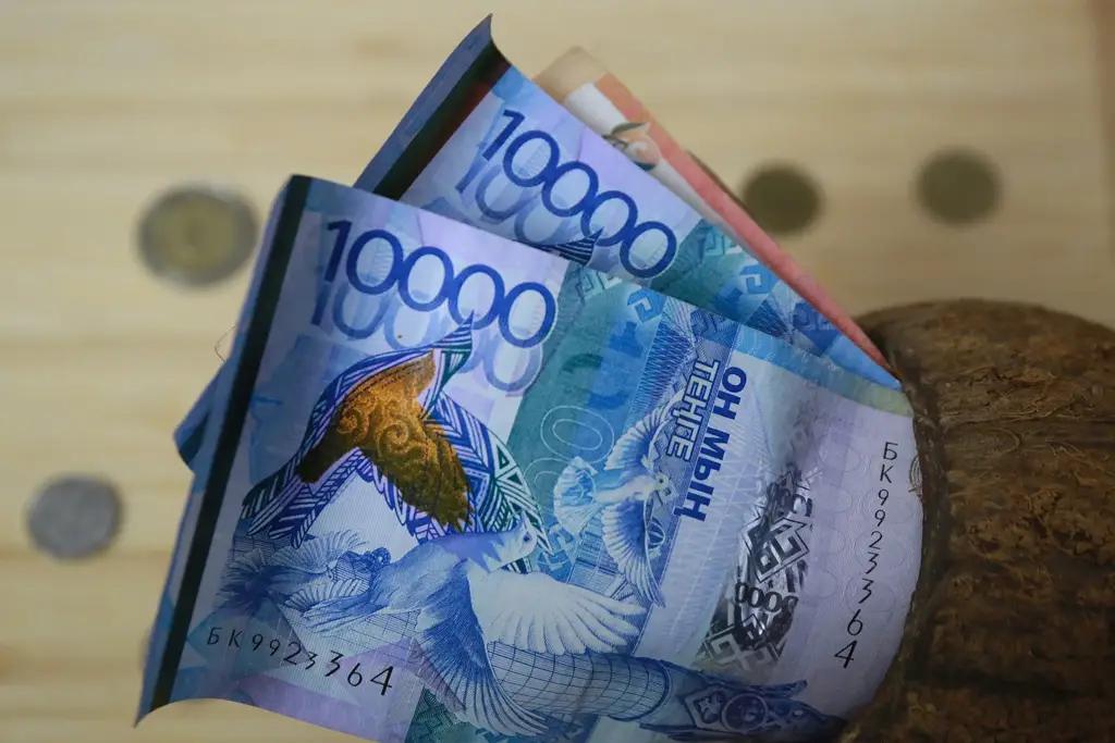 Сом просел к тенге на 1.51%. Курсы валюты НБ КР