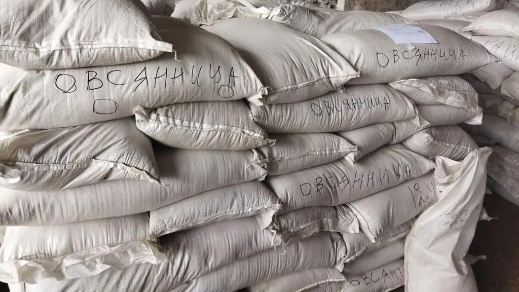 На юге республики распределили семяна для пастбищ