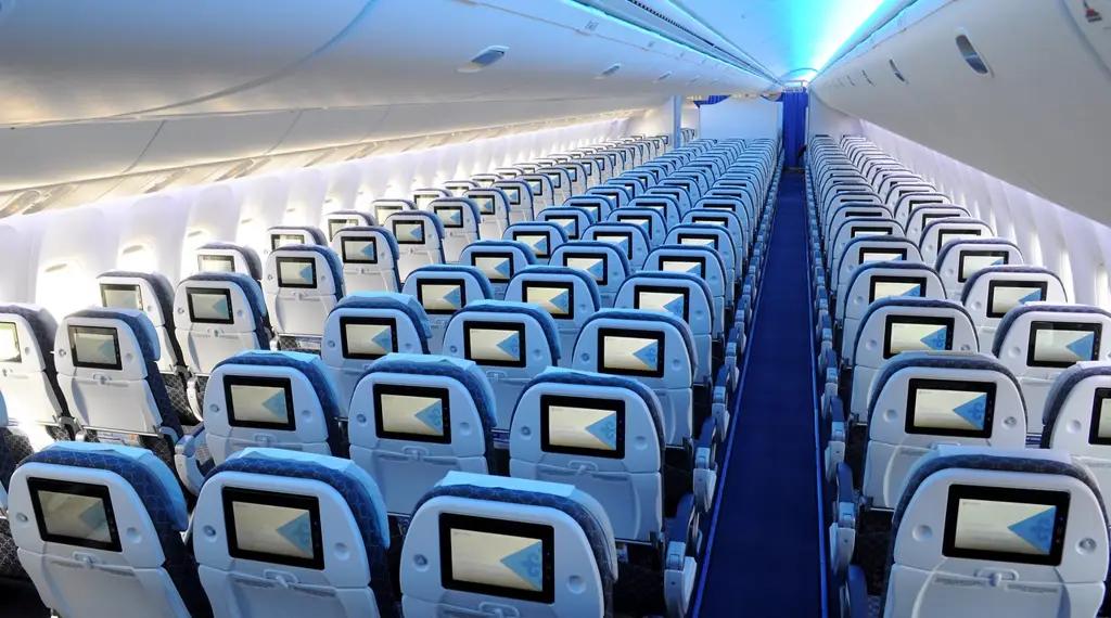 C 5 октября Казахстан приостановил авиасообщение с другими странами