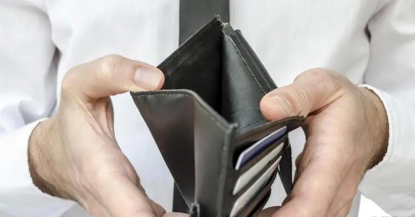 Средний размер зарплаты по Кыргызстану упал ниже 14 тысяч сомов