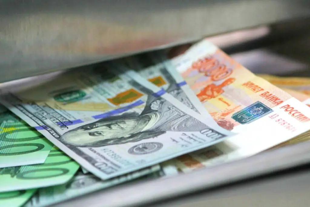Рубль растет, а доллар падает. Курсы валюты на 23 ноября