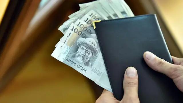 Депутат рассказал, что социальные пособия получают богатые люди