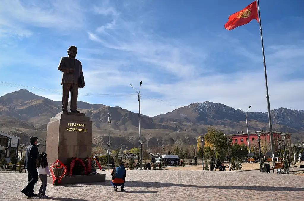 На ремонт центральной площади Нарына потратили $280.7 тысячи