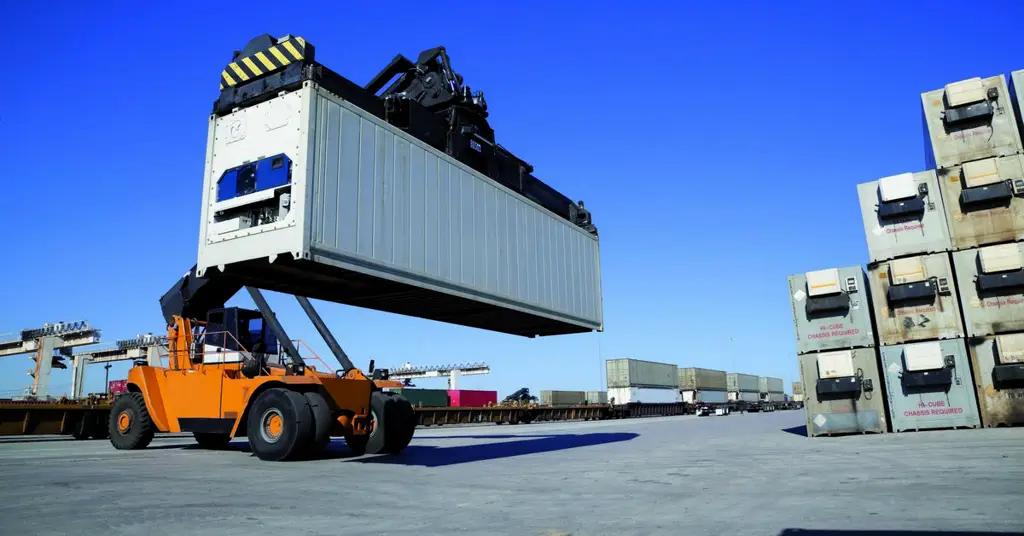 Экспорт товаров из КР в 2016 году упал почти на 30%