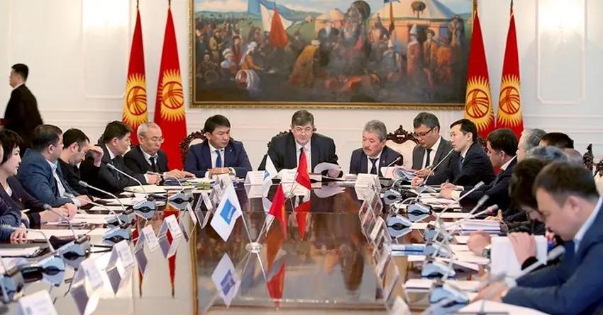 Размер зарплаты глав госкомпаний предложили привязать к показателям доходности предприятий