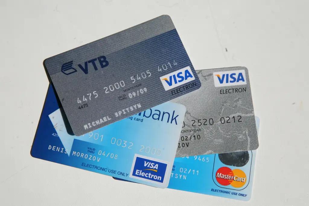 Банкам соседних с РФ стран запрещено открывать карты Visa? Что в КР?