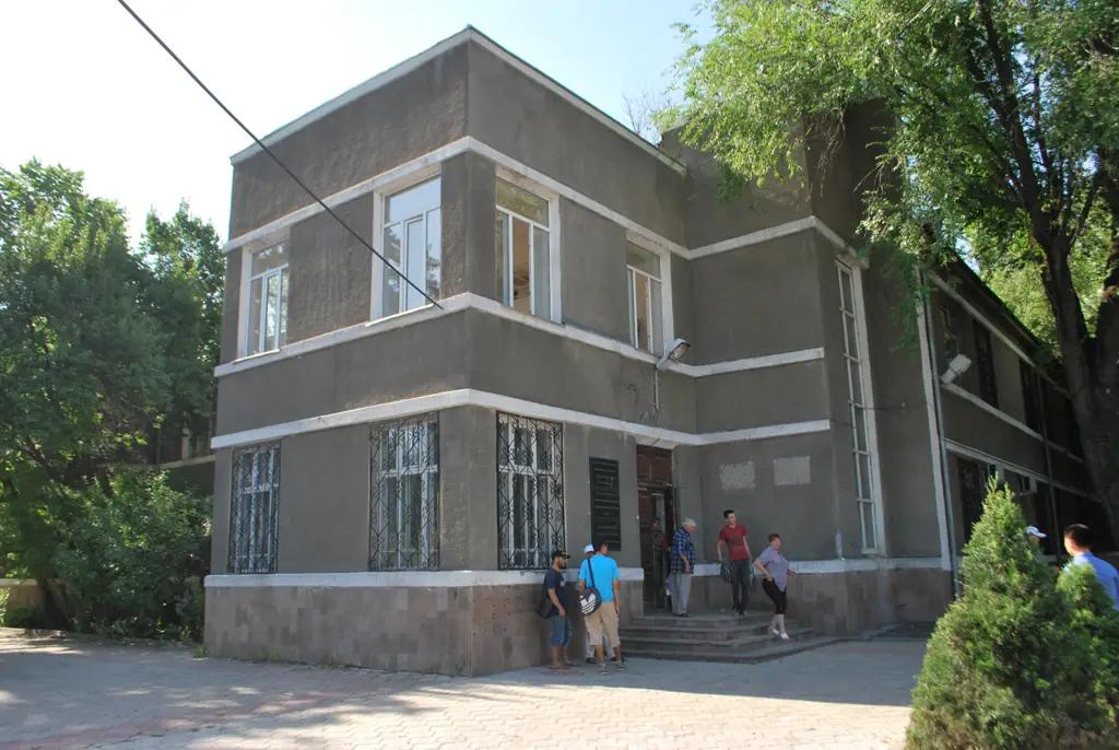 Мэрия затягивает передачу Бишкекглавархитектуры Госстрою