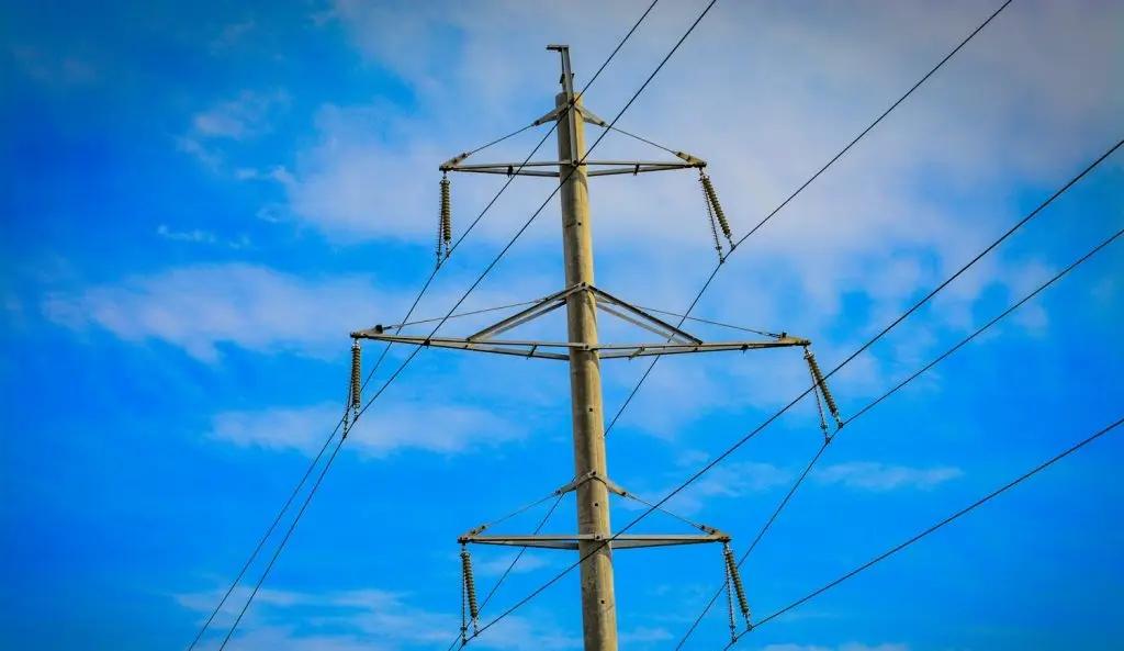 Завершена установка опор и линий электропередачи стоимостью 1.8 млн сомов