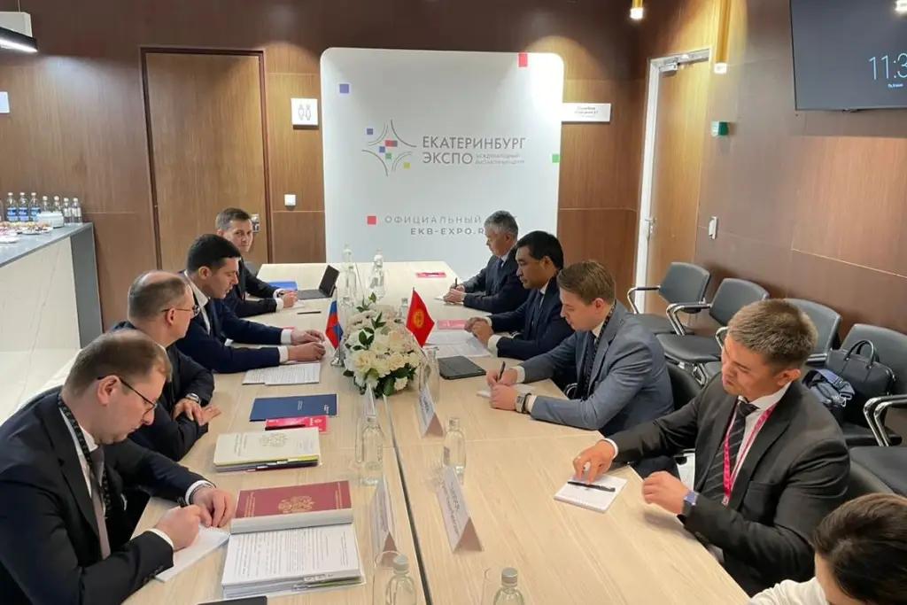 Данияр Амангельдиев встретился с министром промышленности РФ