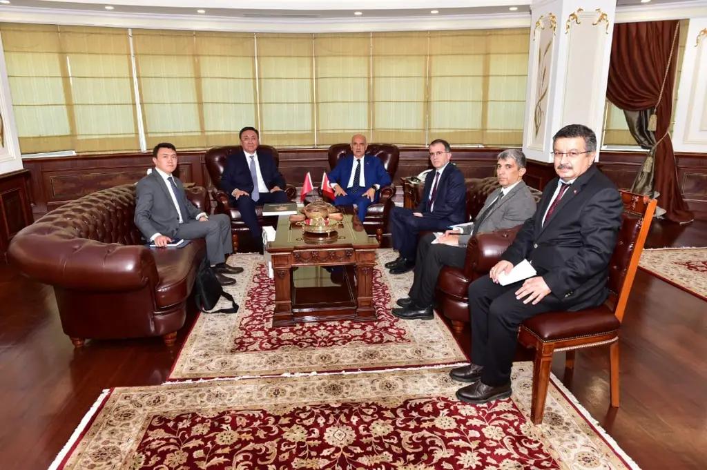 КР и Турция обсуждают снижение таможенных пошлин на ряд продуктов