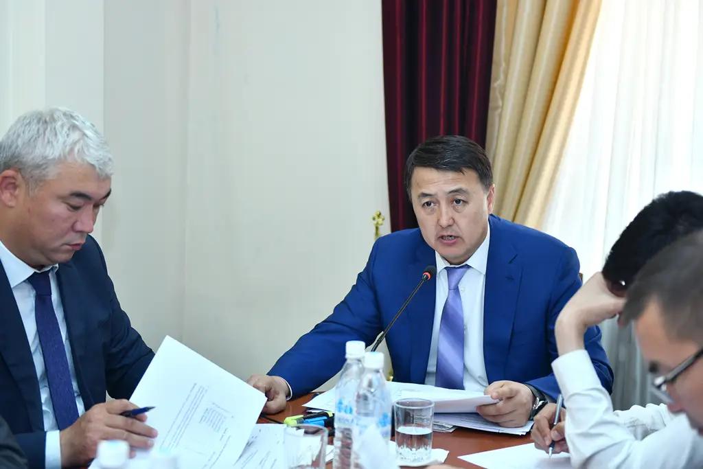 Замирбек Аскаров недоволен показателями промышленности в регионах