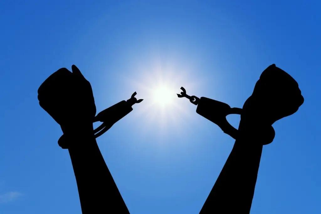 Депутат просит МВД освободить кыргызстанцев из рабства в Казахстане