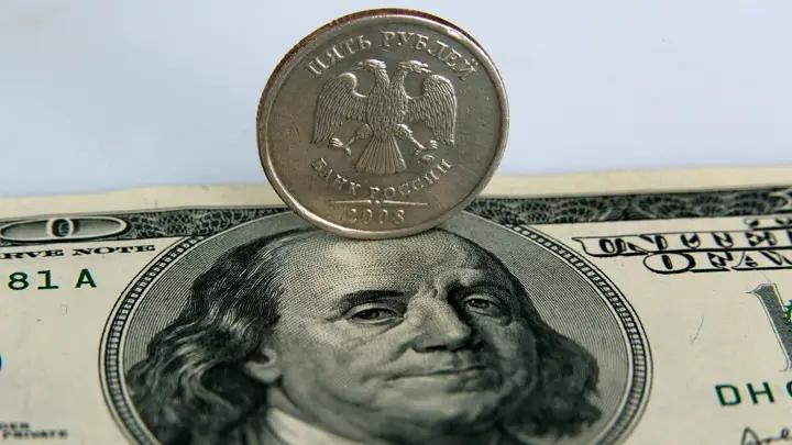 Евро подешевел на 0.11%. Официальный курс Центробанка РФ
