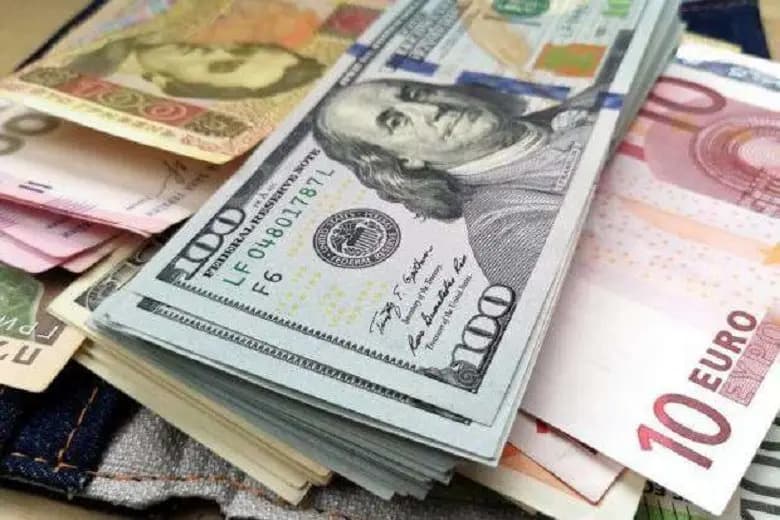 В январе — июле наблюдался рост официального курса доллара на 13%