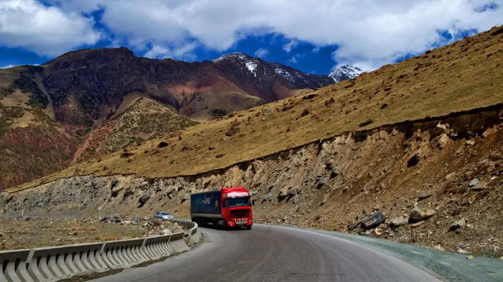 Кыргызстан ждет ответа КНР по возобновлению грузопотока