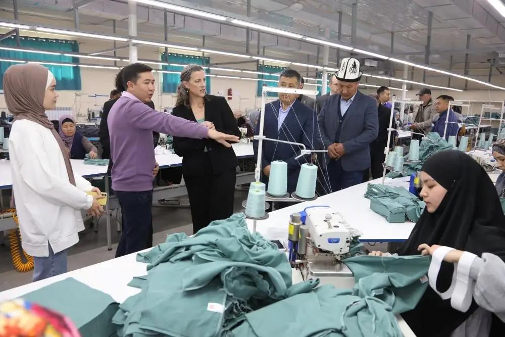 Швейная фабрика в селе Нижне-Чуйск расширила производство