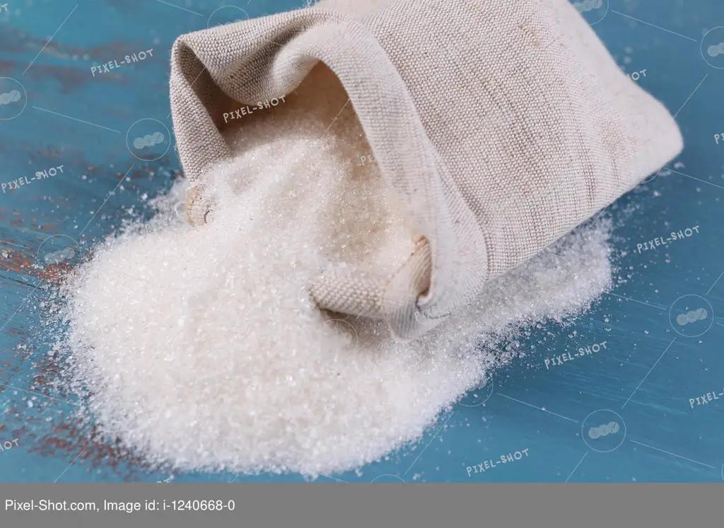 В Кыргызстане с начала 2021 года сахар подорожал на 75.2%