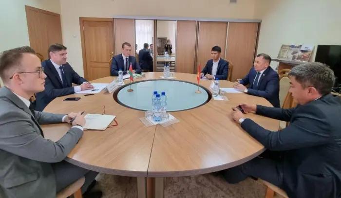 Главы антимонопольных служб КР и Беларуси обсудили вопросы стабилизации цен