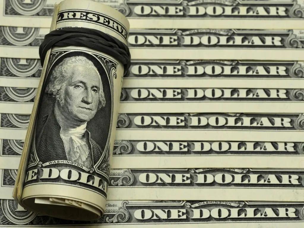 За неделю доллар на межбанковских торгах подешевел на 0.58%