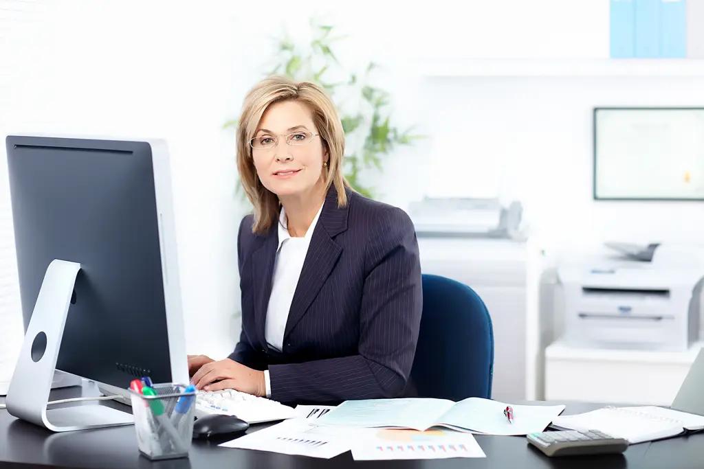 Половина женщин в России сидит без работы