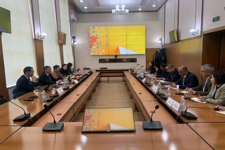 Министр финансов встретился с представителями Всемирного банка