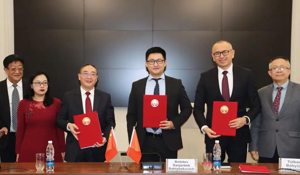 КР и КНР обсуждают строительство индустриального парка «ЖАНЫ ЖАШОО»
