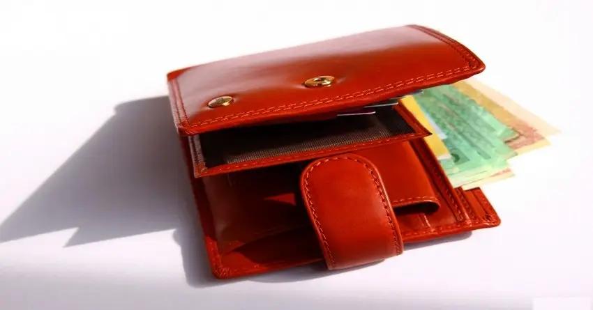 Средняя зарплата в КР приближается к 14 тысячам сомов