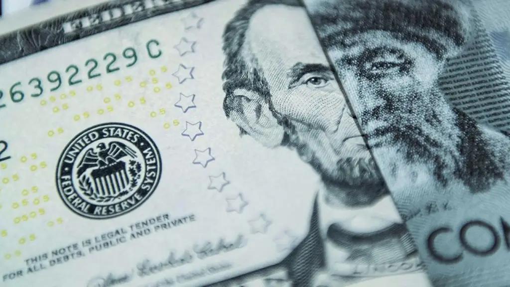 Доллар падает из-за отсутствия спроса — Нацбанк КР