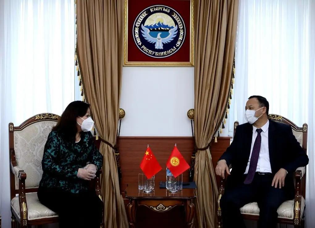 Кыргызстан продолжает переговоры с КНР о реструктуризации госдолга