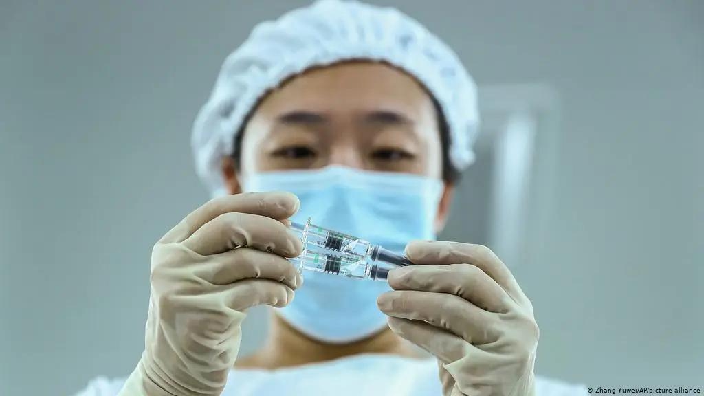 В ближайшее время в КР поступит 150 тысяч доз вакцины Sinopharm