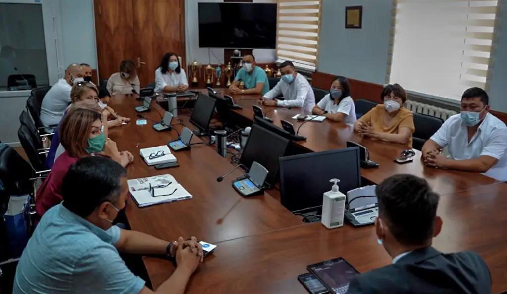 Вакцинация сотрудников общепита ускорит возврат в зеленую зону ― Минздрав КР