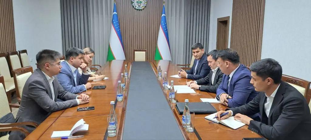 Аэропорт «Манас» обсуждает открытие новых рейсов с Узбекистаном