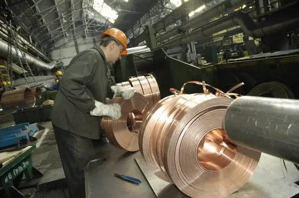 Прибыль предприятий реального сектора выросла на 48.6%