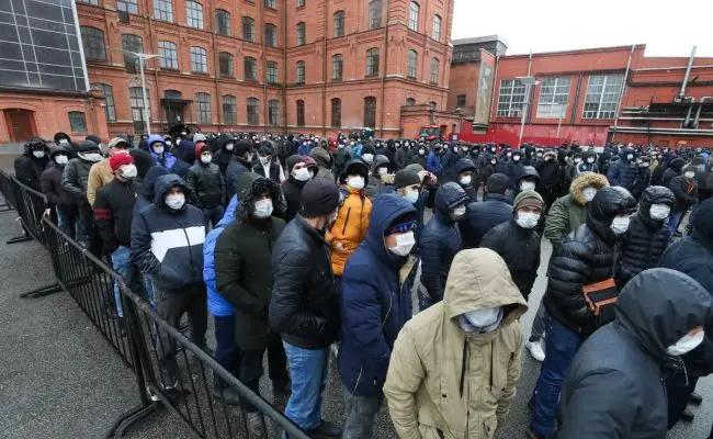 Посольство КР опровергло информацию о массовой депортации мигрантов