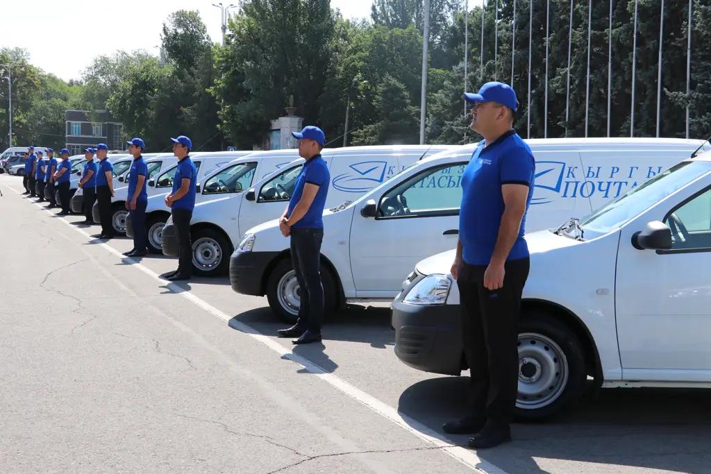 «Кыргыз почтасы» вручили 18 автомашин Lada largus