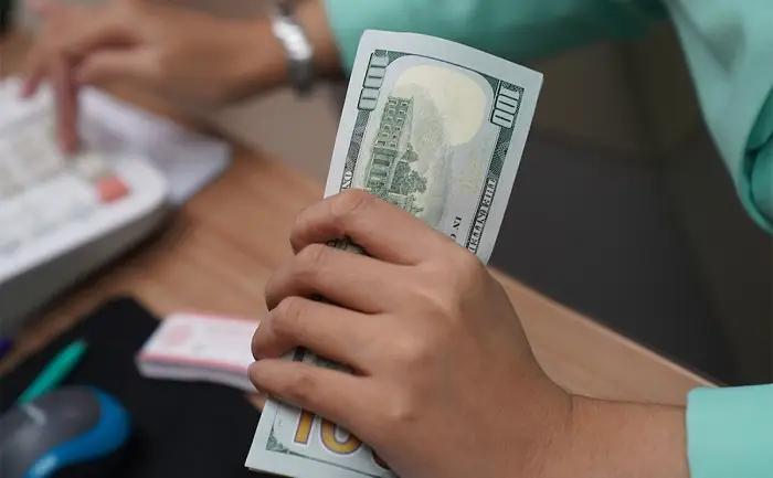 В июле произошел рекордный отток денежных переводов из КР