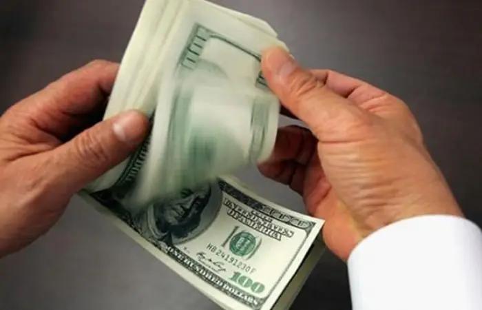 В КР объем долларовых кредитов достиг четырехлетнего минимума