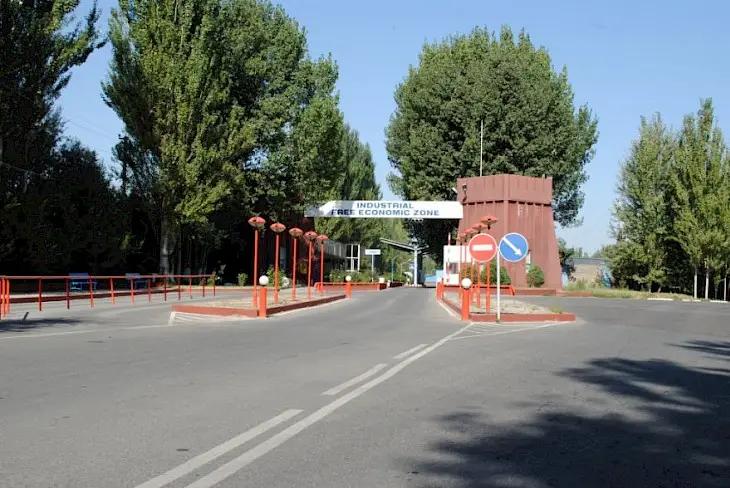 В КР утвердят порядок перемещения товаров в СЭЗ «Нарын»