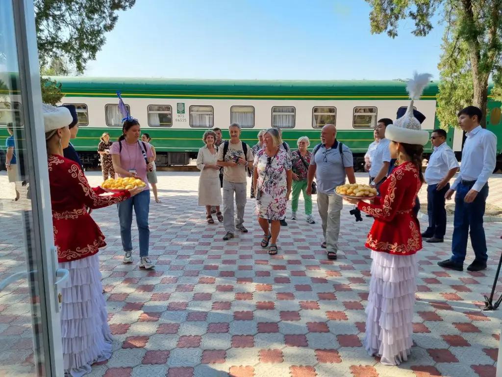 В Кыргызстан прибыл туристический поезд